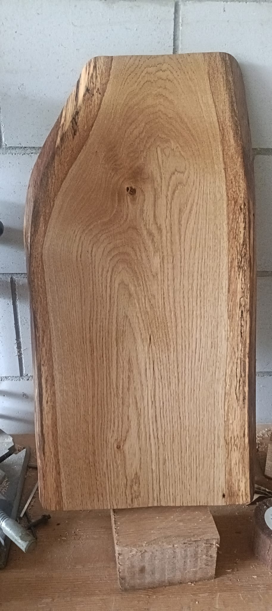 Tagliere alto senza manico con bordo naturale