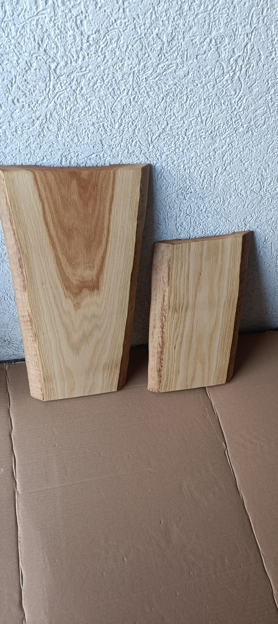 Due taglieri compatti senza manico in legno massello